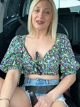 HOTLadyluna online show from May 2026 01:43:02 PM