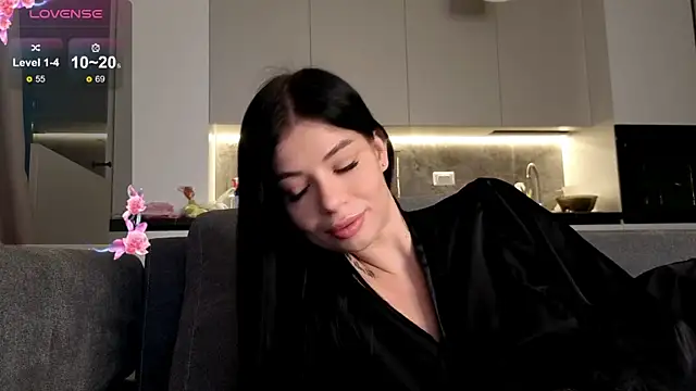 Snapshot of SweetColes chatting on December 2025 08:37:02 PM SweetColes online show from December 2025 08:37:02 PM