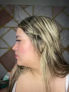 Snapshot of Amira_Malia chatting on January 2026 02:10:01 PM Amira Malia online show from January 2026 02:10:01 PM