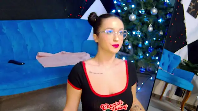 EvvaLovvia online show from December 2025 04:18:02 AM