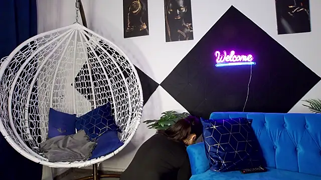 EvvaLovvia online show from January 2026 05:10:02 AM