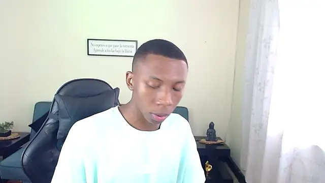 Miilo18 online show from December 2025 09:09:01 PM