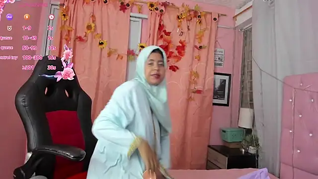 Snapshot of NaylaAbadi chatting on December 2025 12:34:02 PM NaylaAbadi online show from December 2025 12:34:02 PM