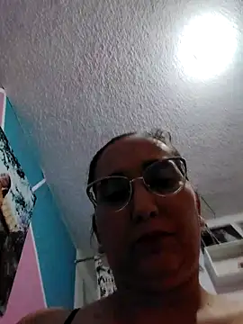 Snapshot of LaLey2702 chatting on December 2025 01:33:02 AM LaLey2702 online show from December 2025 01:33:02 AM