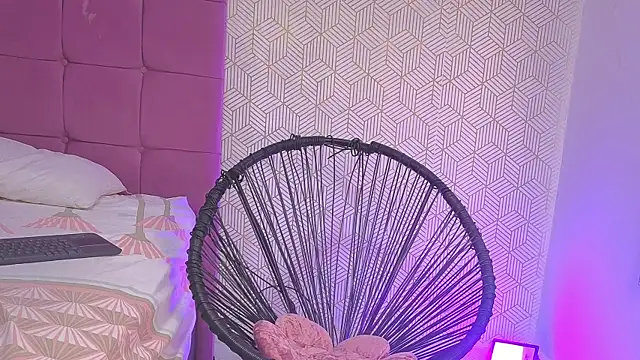 Snapshot of Kylie_strong chatting on November 2025 12:05:02 PM Kylie strong online show from November 2025 12:05:02 PM