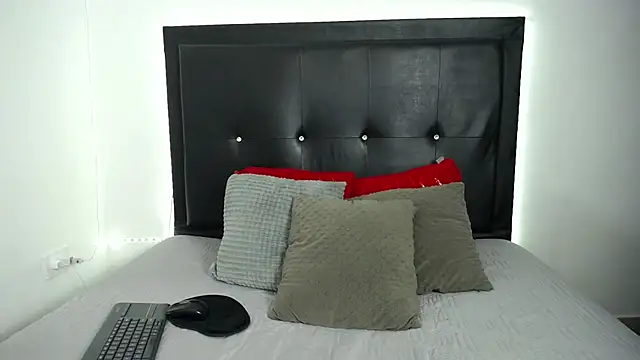 Snapshot of perla_stone_20 chatting on November 2025 07:47:01 PM perla stone 20 online show from November 2025 07:47:01 PM