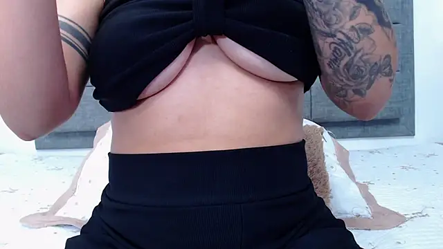 Snapshot of Ana_Paula0 chatting on November 2025 12:30:01 PM Ana Paula0 online show from November 2025 12:30:01 PM