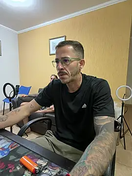 Lucasjandre online show from June 2026 12:45:02 AM