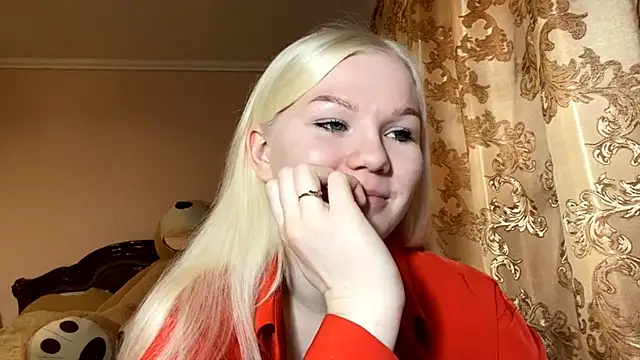 Snapshot of LynellMahe chatting on November 2025 09:45:01 AM LynellMahe online show from November 2025 09:45:01 AM