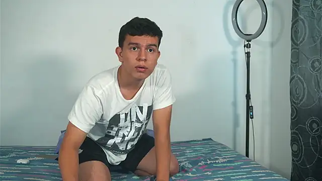 Snapshot of Max_ethan5 chatting on November 2025 09:31:02 PM Max ethan5 online show from November 2025 09:31:02 PM