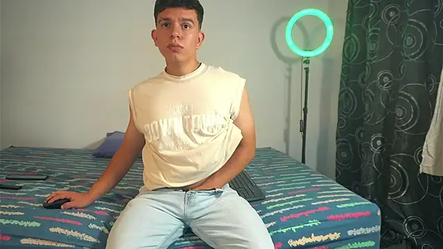 Snapshot of Max_ethan5 chatting on November 2025 10:31:02 PM Max ethan5 online show from November 2025 10:31:02 PM