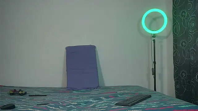 Snapshot of Max_ethan5 chatting on November 2025 09:35:02 PM Max ethan5 online show from November 2025 09:35:02 PM