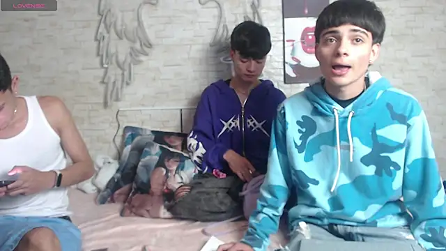 axel milo kairo and noa online show from December 2025 07:19:02 PM