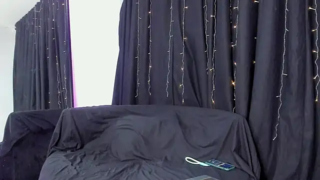 Snapshot of AnitSky chatting on November 2025 06:39:01 PM AnitSky online show from November 2025 06:39:01 PM