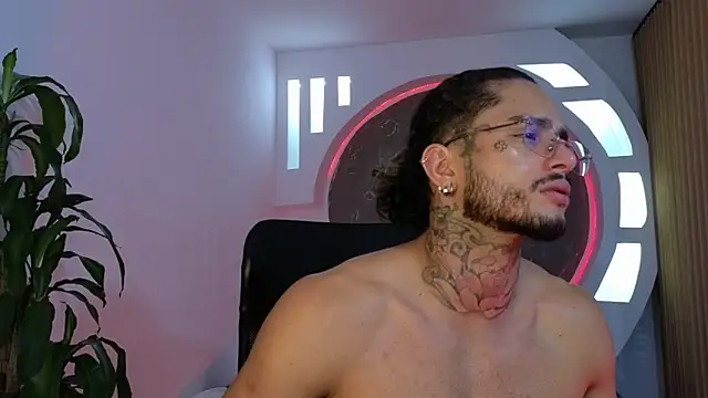 Snapshot of Alanrodgers chatting on November 2025 02:56:01 AM Alanrodgers online show from November 2025 02:56:01 AM