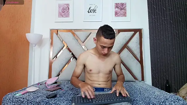 Antonella And Thiago online show from November 2025 12:13:01 PM