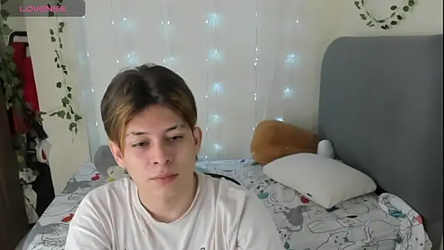 Snapshot of Felix_kitty chatting on November 2025 07:28:01 PM Felix kitty online show from November 2025 07:28:01 PM