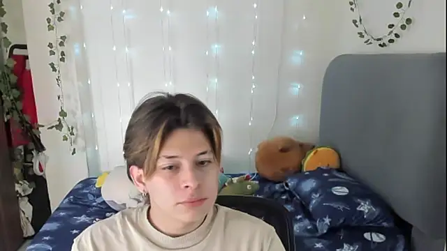 Snapshot of Felix_kitty chatting on December 2025 07:10:02 PM Felix kitty online show from December 2025 07:10:02 PM