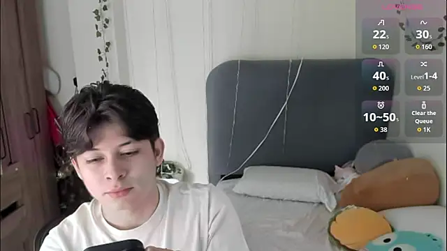 Felix kitty online show from April 2026 07:14:01 PM