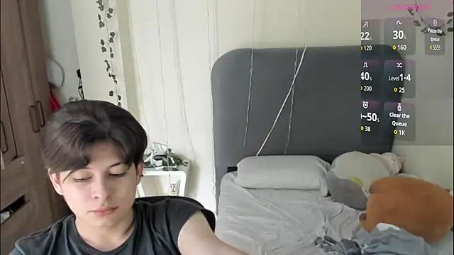 Felix kitty online show from April 2026 07:52:02 PM