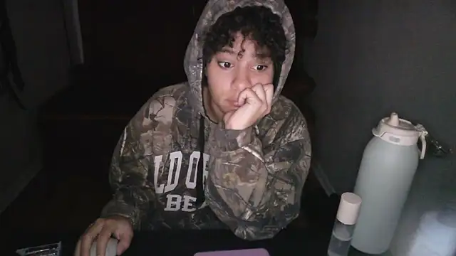 Snapshot of PrettyLittleProblem chatting on November 2025 12:37:02 PM PrettyLittleProblem online show from November 2025 12:37:02 PM