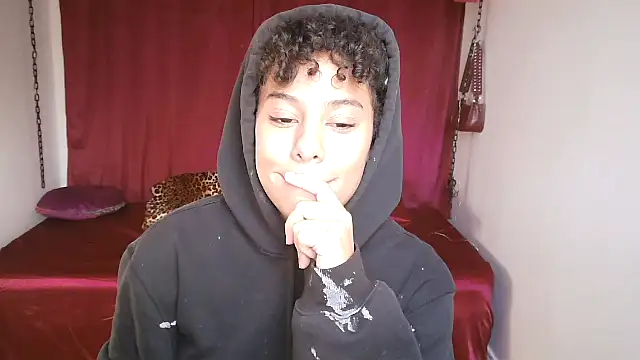 Snapshot of PrettyLittleProblem chatting on November 2025 01:32:02 PM PrettyLittleProblem online show from November 2025 01:32:02 PM