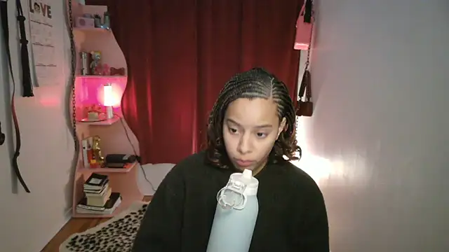 Snapshot of PrettyLittleProblem chatting on November 2025 02:43:02 PM PrettyLittleProblem online show from November 2025 02:43:02 PM