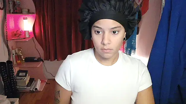 Snapshot of PrettyLittleProblem chatting on November 2025 02:18:01 PM PrettyLittleProblem online show from November 2025 02:18:01 PM