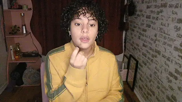 Snapshot of PrettyLittleProblem chatting on December 2025 03:10:01 PM PrettyLittleProblem online show from December 2025 03:10:01 PM