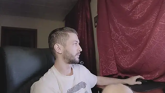 Snapshot of 333Alone_in_theDark777 chatting on November 2025 04:34:02 AM 333Alone in theDark777 online show from November 2025 04:34:02 AM