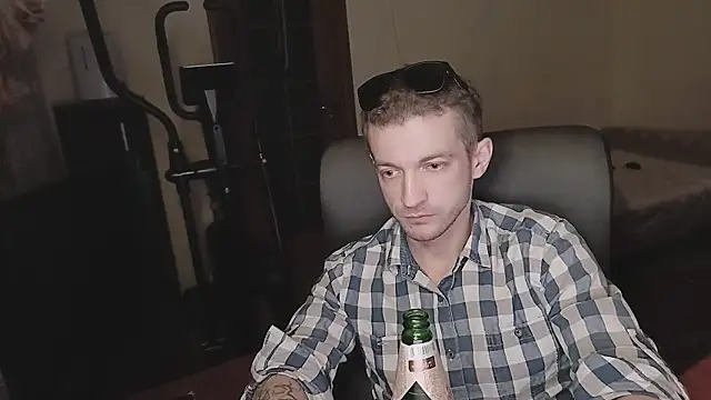 Snapshot of 333Alone_in_theDark777 chatting on December 2025 08:47:01 PM 333Alone in theDark777 online show from December 2025 08:47:01 PM