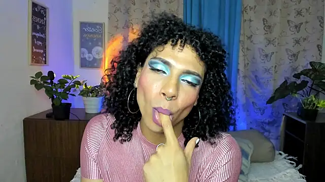 Snapshot of Angel_White25 chatting on November 2025 10:46:01 PM Angel White25 online show from November 2025 10:46:01 PM