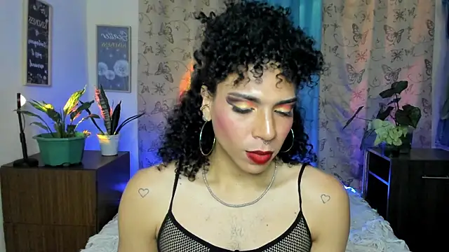 Snapshot of Angel_White25 chatting on December 2025 12:07:01 AM Angel White25 online show from December 2025 12:07:01 AM