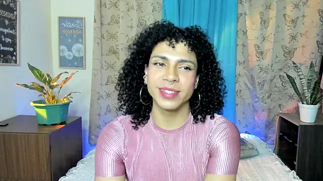 Snapshot of Angel_White25 chatting on December 2025 05:46:01 AM Angel White25 online show from December 2025 05:46:01 AM