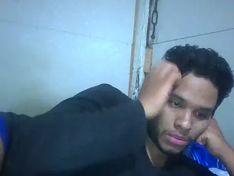 Snapshot of josecamsex27 chatting on December 2025 02:37:02 PM josecamsex27 online show from December 2025 02:37:02 PM