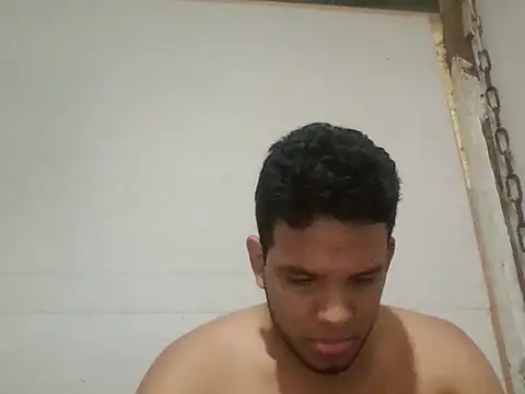 Snapshot of josecamsex27 chatting on December 2025 03:38:02 PM josecamsex27 online show from December 2025 03:38:02 PM