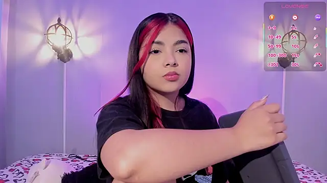 Snapshot of Stephany-roses- chatting on March 2026 11:24:01 PM Stephany-roses- online show from March 2026 11:24:01 PM