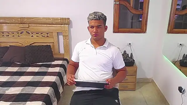 Snapshot of mathews___ chatting on December 2025 05:38:02 AM mathews online show from December 2025 05:38:02 AM