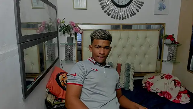 Snapshot of mathews___ chatting on December 2025 03:33:02 AM mathews online show from December 2025 03:33:02 AM