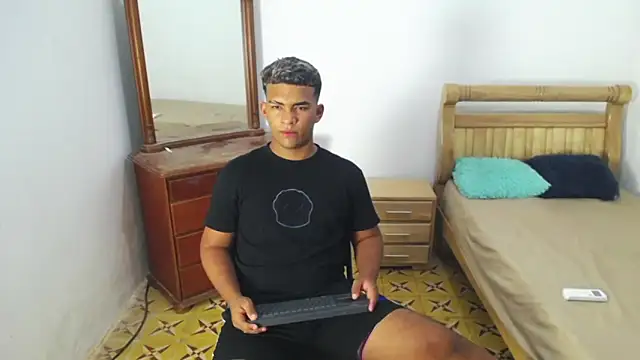 Snapshot of mathews___ chatting on December 2025 03:01:02 AM mathews online show from December 2025 03:01:02 AM