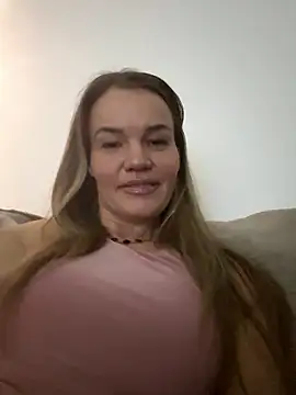 Snapshot of Cutebrowneyes_ chatting on January 2026 10:03:02 PM Cutebrowneyes online show from January 2026 10:03:02 PM