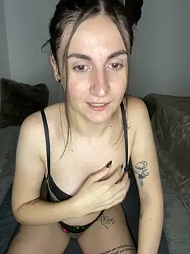 Snapshot of AuroraAllure_27 chatting on November 2025 05:33:01 PM AuroraAllure 27 online show from November 2025 05:33:01 PM