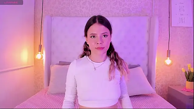 Snapshot of sienna_bloo chatting on November 2025 12:58:01 AM sienna bloo online show from November 2025 12:58:01 AM