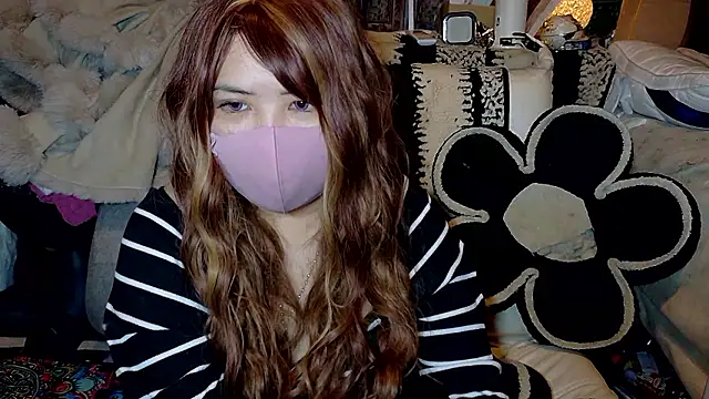 Snapshot of oxLILxMELOxo chatting on December 2025 02:47:01 PM oxLILxMELOxo online show from December 2025 02:47:01 PM