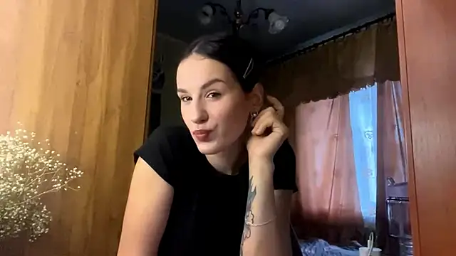 Snapshot of AliciaCapehart chatting on November 2025 06:13:01 AM AliciaCapehart online show from November 2025 06:13:01 AM