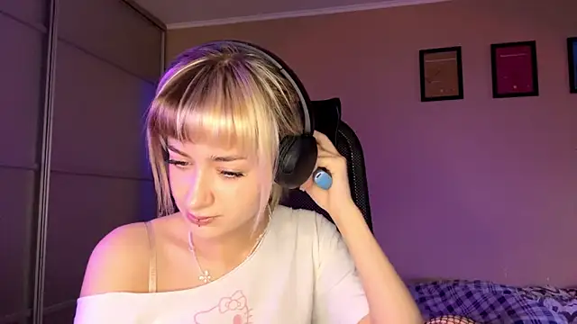 Snapshot of EmilySkyline chatting on November 2025 05:06:02 AM EmilySkyline online show from November 2025 05:06:02 AM