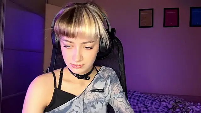 Snapshot of EmilySkyline chatting on November 2025 05:17:01 AM EmilySkyline online show from November 2025 05:17:01 AM