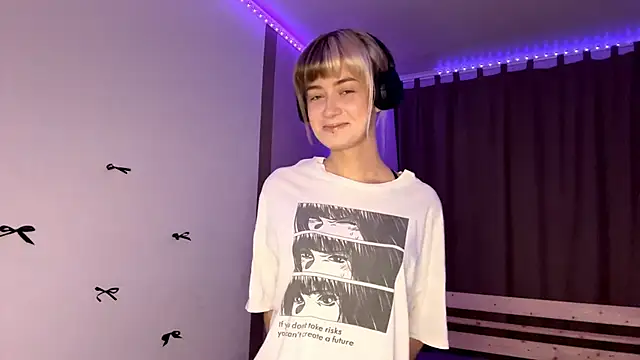 Snapshot of EmilySkyline chatting on November 2025 01:11:01 PM EmilySkyline online show from November 2025 01:11:01 PM