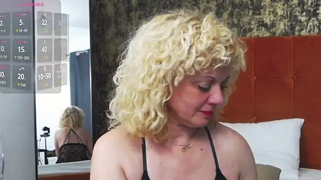 Snapshot of LittleCurlyGirl chatting on December 2025 07:01:02 PM LittleCurlyGirl online show from December 2025 07:01:02 PM