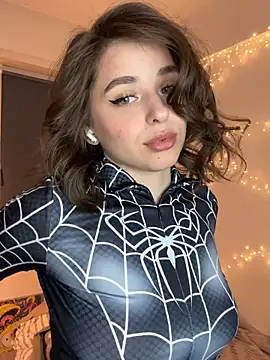 yoyogirlx online show from February 2026 01:12:02 PM